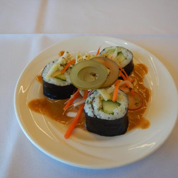 Vegetable rolls with pickled bull kelp